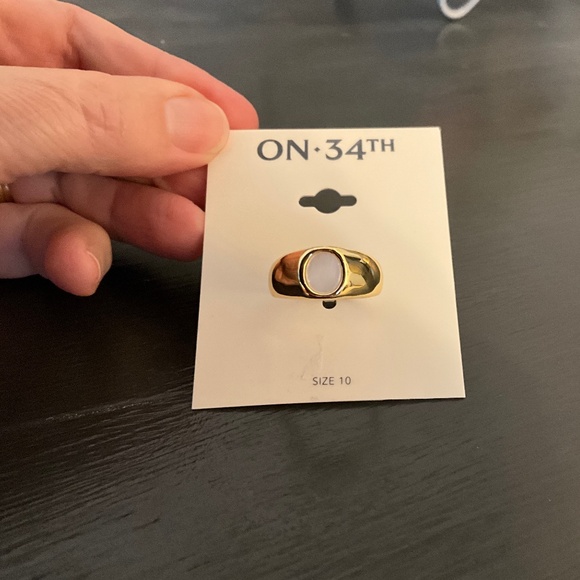 On 34th gold ring with white center nwt size 10 - Picture 1 of 3